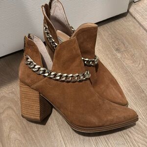 Steve Madden Brown Chain Western Booties